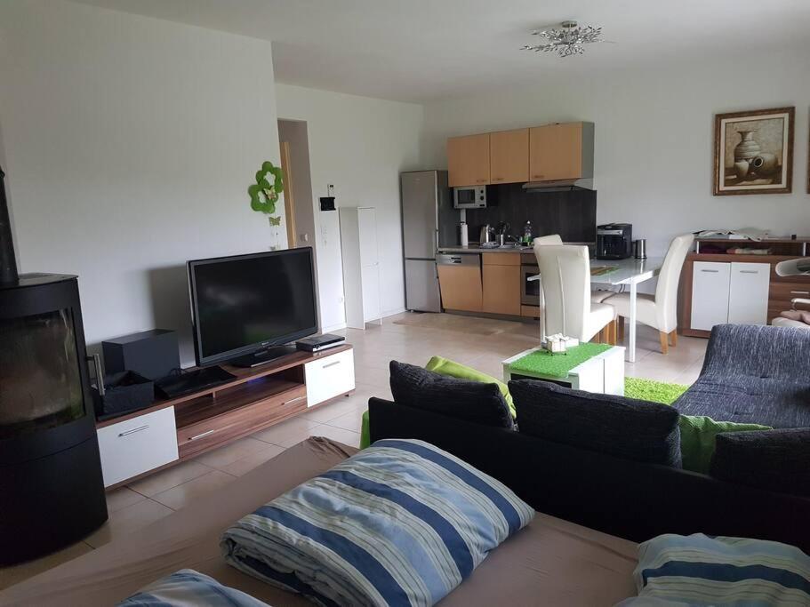 Ebenerdig Mit Terrasse & Garten, Wlan & Parkplatz! Self Check-In & Check-Out! Schwedenofen! Lägenhet Auggen Exteriör bild