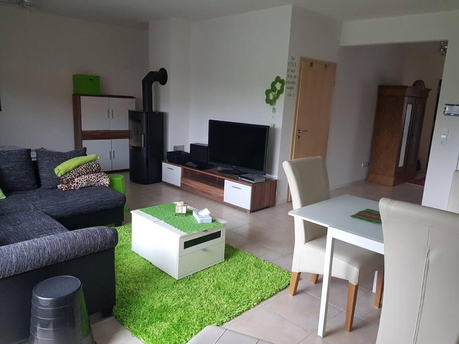 Ebenerdig Mit Terrasse & Garten, Wlan & Parkplatz! Self Check-In & Check-Out! Schwedenofen! Lägenhet Auggen Exteriör bild